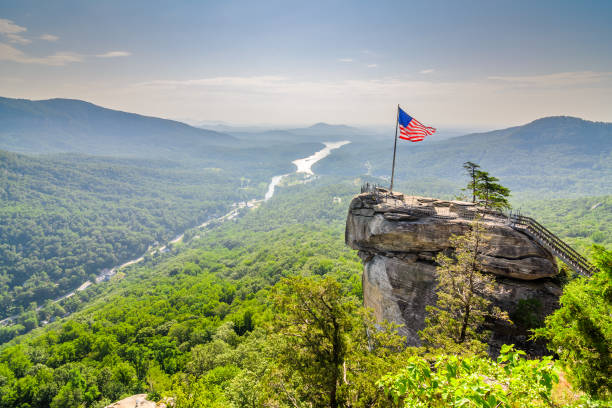 parc d'état de chimney rock - great smoky mountains great smoky mountains national park forest appalachian mountains photos et images de collection