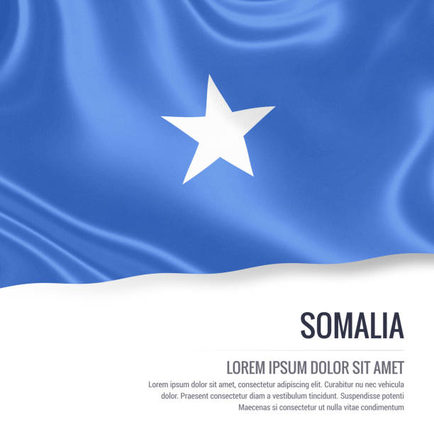 bandera de somalia. sedosa bandera de somalia ondeando sobre un fondo blanco aislado con el área de texto blanco para su mensaje de anuncio. render 3d. - somalia flag isolated on white grunge fotografías e imágenes de stock