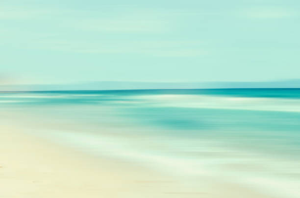 抽象的な海の海 - zen like sea horizon over water blurred motion ストックフォトと画像