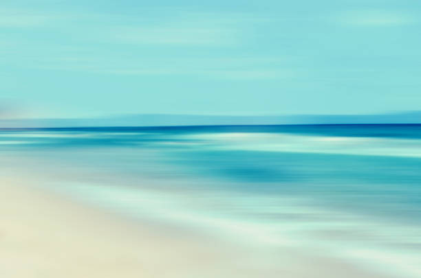 抽象的な海の海 - zen like sea horizon over water blurred motion ストックフォトと画像