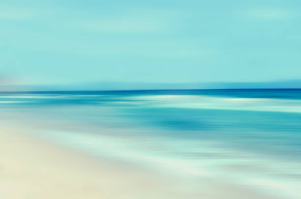 抽象的な海の海 - zen like sea horizon over water blurred motion ストックフォトと画像