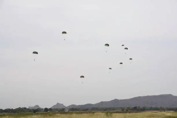 Photo of parachutes float in the sky