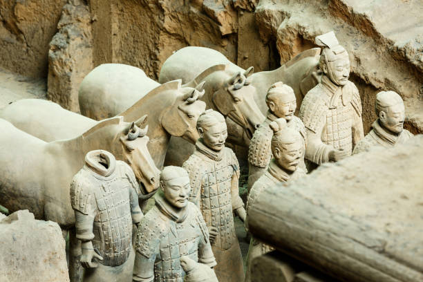 qin shihuang 테라코타 전사, 동상, 테라코타 군인, 서 안, 중국-동남 아시아 - terracotta soldiers xian terracotta tomb 뉴스 사진 이미지