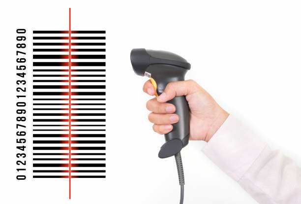 바 코드 스캐너를 들고와 흰색 바탕에 코드 검색의 근접 촬영 - bar code price coding laser 뉴스 사진 이미지