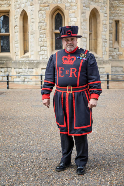 beefeater alla torre di londra - vigilanza tower foto e immagini stock