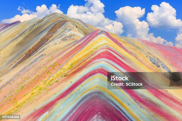 Vinicunca Región De Cusco Perú Foto de stock y más banco de imágenes de Perú - Perú, Montaña, Arco iris