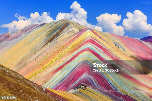 Photo libre de droit de Vinicunca Région De Cusco Pérou banque d'images et plus d'images libres de droit de Pérou - Pérou, Montagne, Arc en ciel