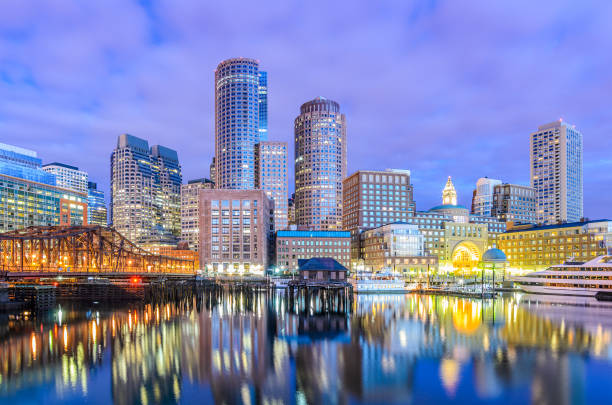 бостон, массачусетс, сша - boston charles river city skyline стоковые фото и изображения