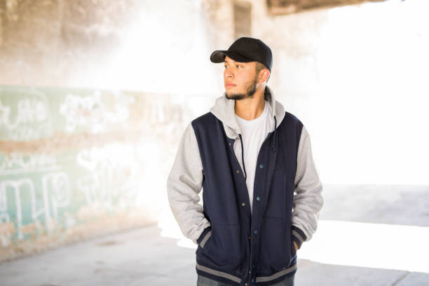 istock Male hip hop dancer in an urban setting 697580840