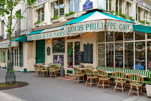 Paris: Sidewalk and cafe Louis Philippe - famous parisian bistro since 1851, situated alongside Seine river, proposes traditional french cuisine.