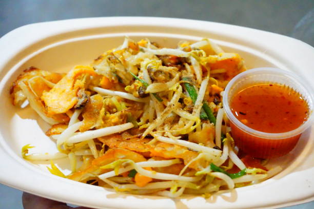 istock Omelet with bean sprout Thai food 697655054