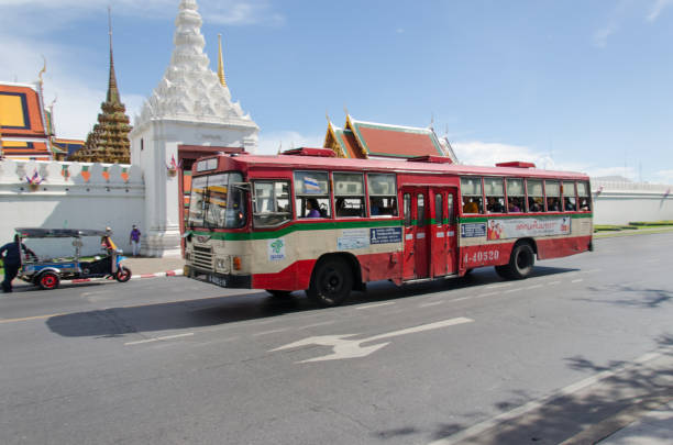 bangkok de autobús - bangkok mass transit system fotografías e imágenes de stock