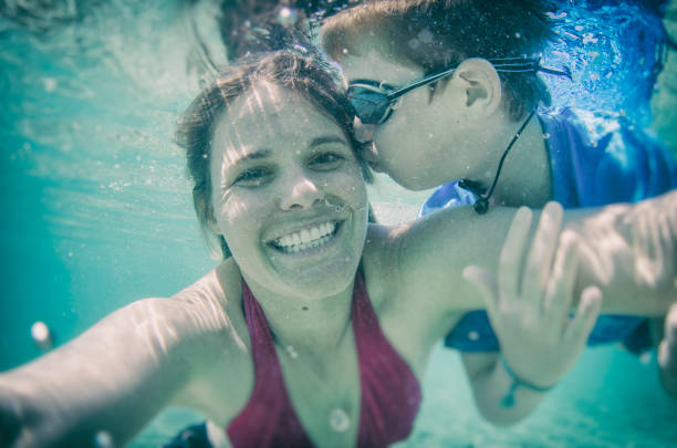 istock kisses for mom underwater 697770102