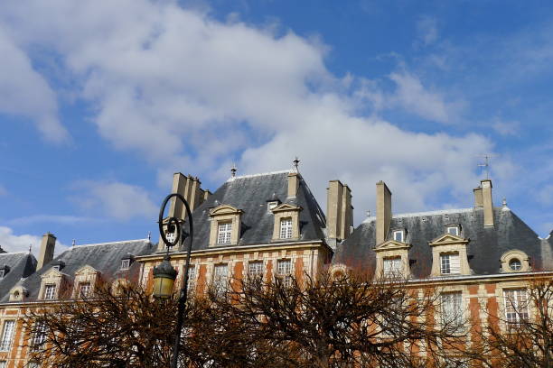 istock Housefronts on the 'Place des Vosges' 697894926