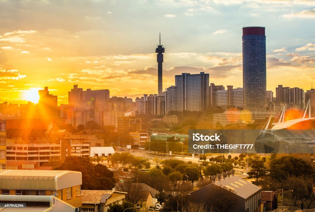 Johannesburg Abend Stadtbild von Hillbrow - Lizenzfrei Johannesburg Stock-Foto