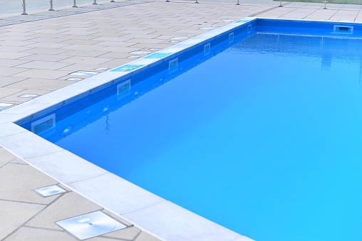 Swimming pool corners and edges