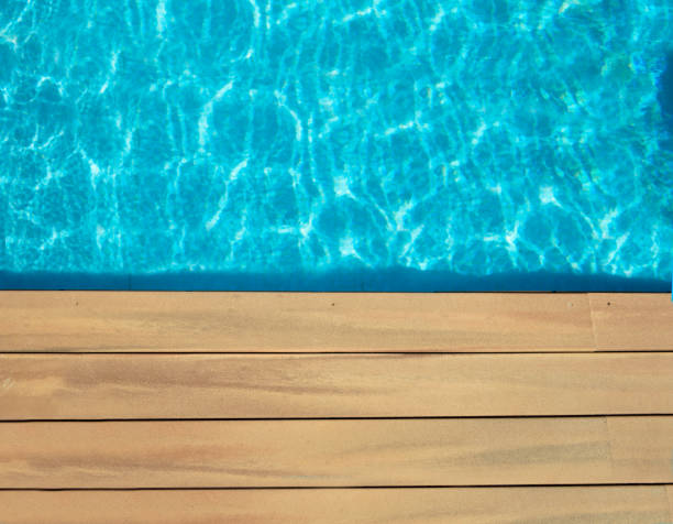 pool and wooden - ao lado da piscina imagens e fotografias de stock