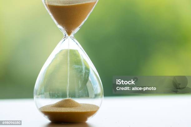Foto de Relógio De Areia Conceito De Gestão De Tempo De Negócio e mais fotos de stock de Tempo