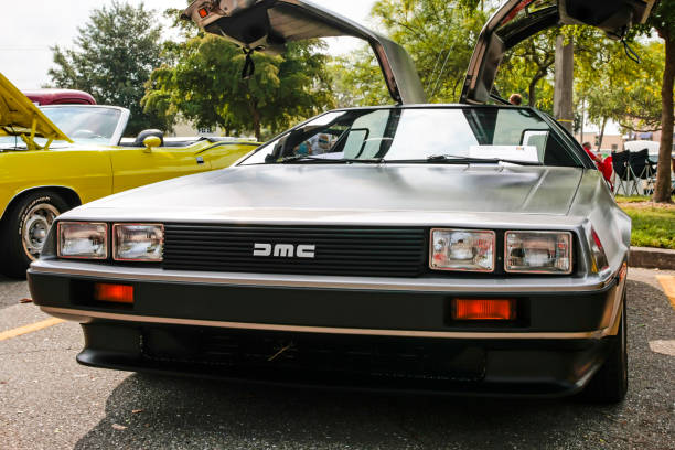 un coche de 1981 delorean dmc-12 en la feria del coche de venecia, fl, usa - 1981 fotografías e imágenes de stock