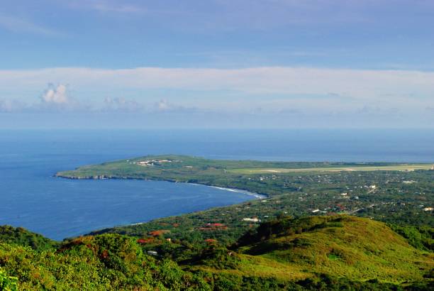 partie sud de saipan, vue du mt tapochao - îles mariannes du nord photos et images de collection