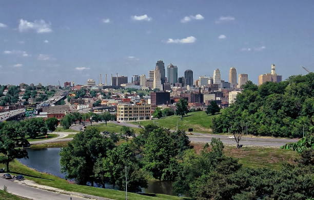 istock Kansas City Skyline 698210164