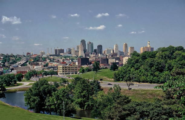 istock Kansas City Skyline 698211192