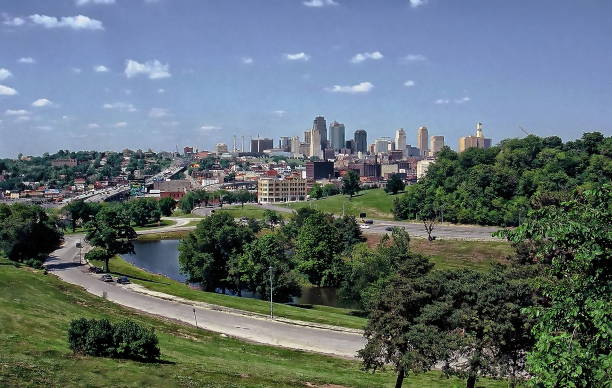 istock Kansas City Skyline 698212158