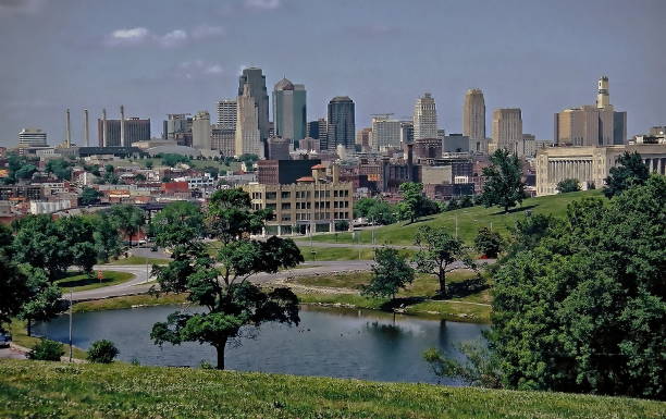 istock Kansas City Skyline 698212490