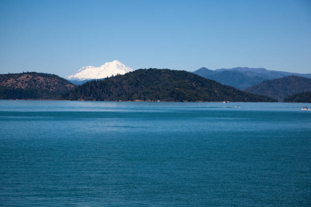 istock Shasta Lake and Mountain 698298230