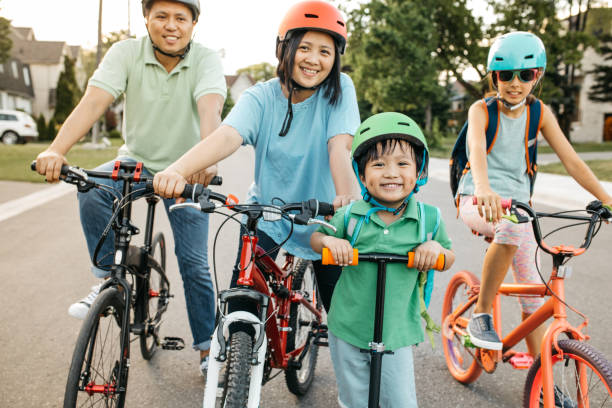 istock Choosing the right neigborhood 698403810