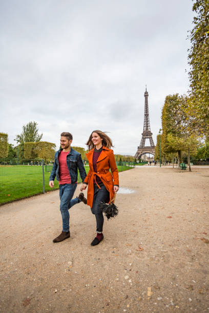 istock Romantic Young Couple With The Eiffel Tower in Paris 698421638