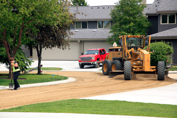 pracowników i ciężkiego sprzętu podejmowania nowych mieszkalnych cul-de-sac - tire track making tire construction zdjęcia i obrazy z banku zdjęć