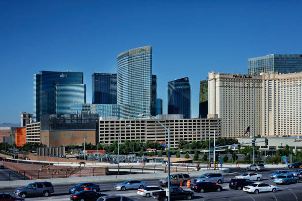 monte carlo luxury resourt and casino and mgm grand in las vegas - the cosmopolitan of las vegas imagens e fotografias de stock