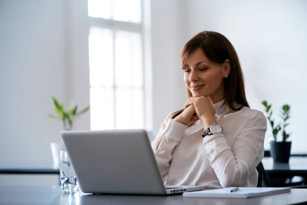 istock Female worker in the office 698589318