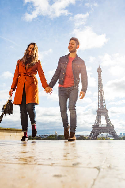 istock Romantic Young Couple With The Eiffel Tower in Paris 698593926
