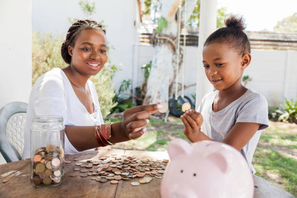 istock Mom counting coins with her daughter. 698603616