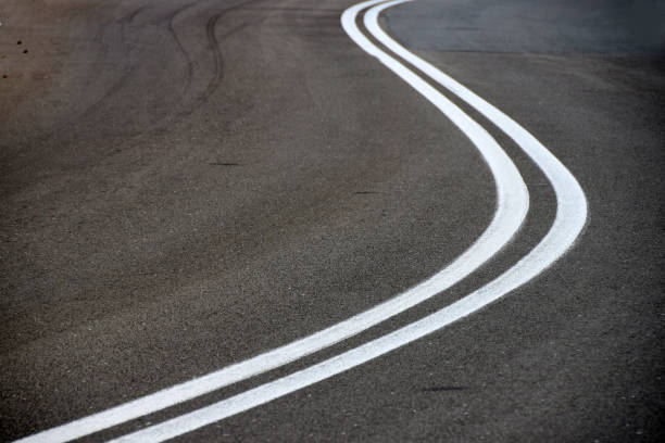 istock Curved double line on the curve of the highway 698673592