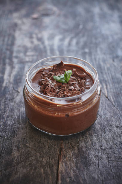 mousse de chocolate - food still life sweet food pudding - fotografias e filmes do acervo