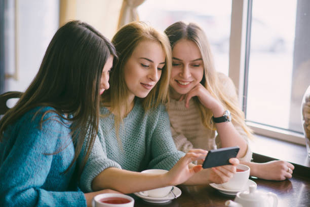 istock girls in cafe 698733652