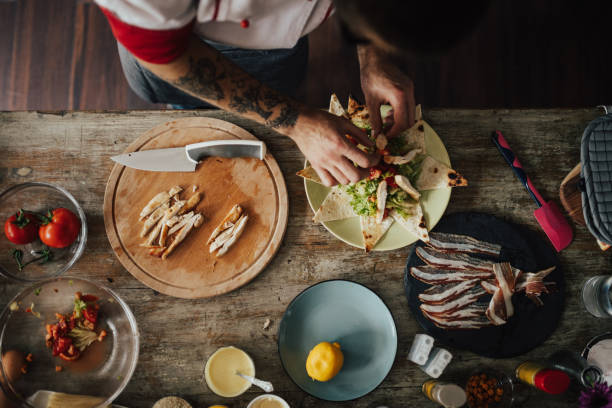 istock Now to place sliced chicken on the plate 698765148