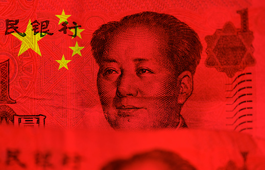 Dinero chino, bandera de China y de la cara de Mao Zedong photo
