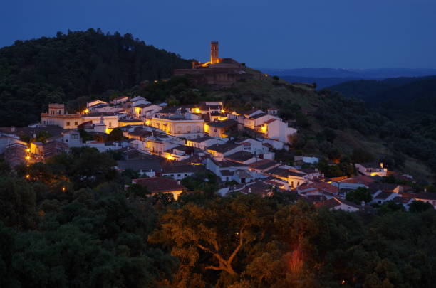 panoramica del villaggio di almonaster a huelva - birdview foto e immagini stock