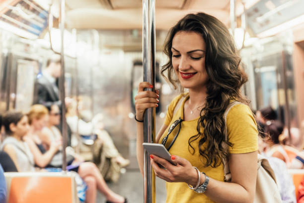 beautiful woman using phone. - new city imagens e fotografias de stock