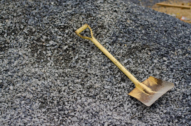 istock shovel on the rocks 699516674