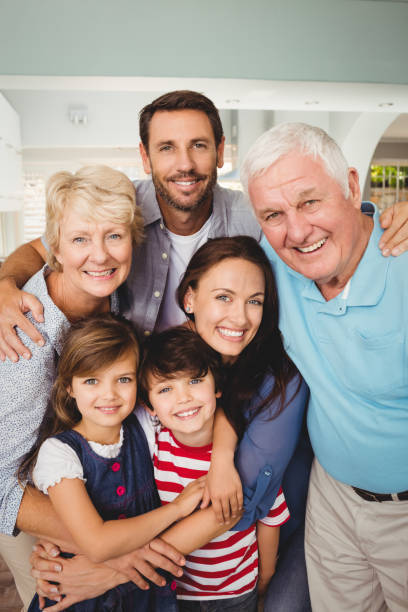 retrato de família alegre - family retirement smiling multi generation family - fotografias e filmes do acervo