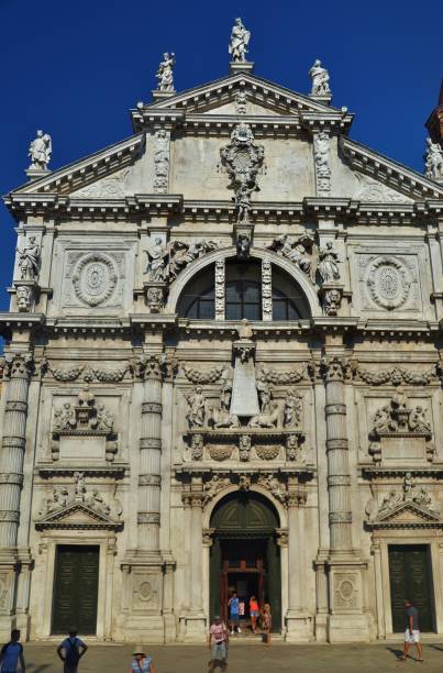 istock Building of Venice 699821334