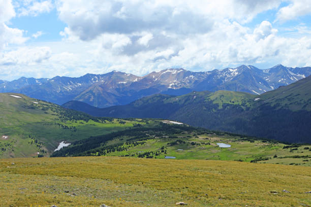 istock Gore Range Overlook at Trail Ridge Road - Rocky Mountains 699827556