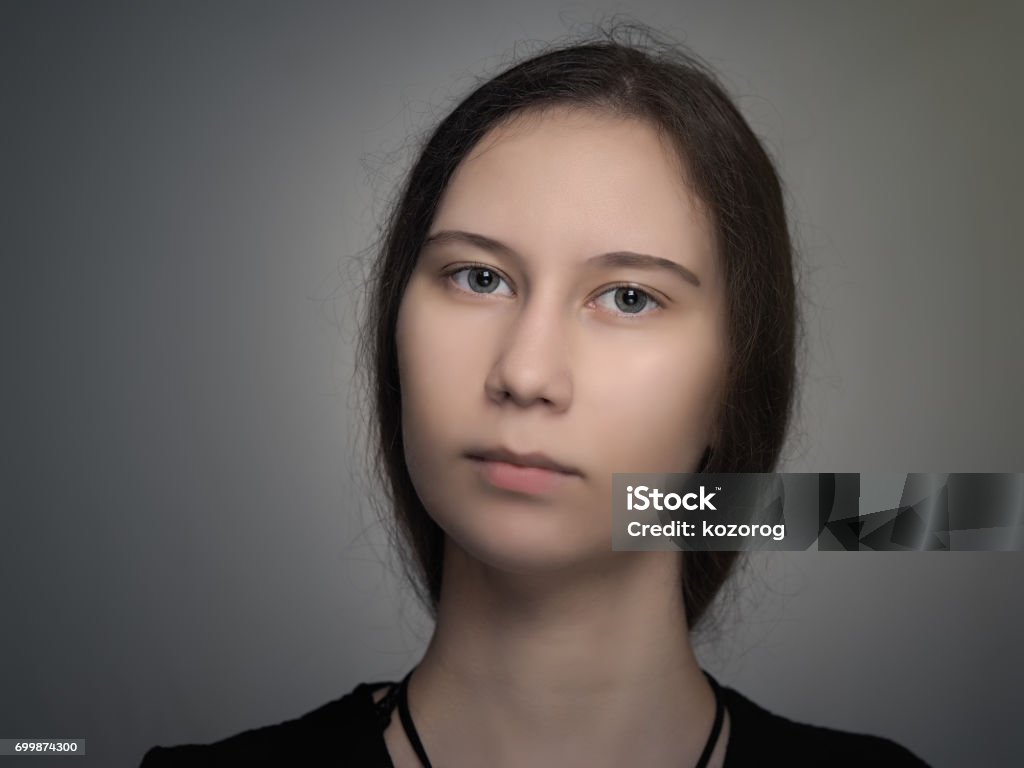 Retrato De Una Niña La Inusual Belleza Rostro Natural Sin Maquillaje Foto de stock y más banco de imágenes de Foto de estudio - iStock Retrato De Una Niña La Inusual Belleza Rostro Natural Sin Maquillaje Foto de stock y más banco de imágenes de Foto de estudio - iStock