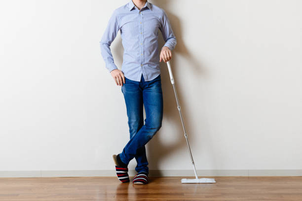 istock Asian men to clean the room 699882430