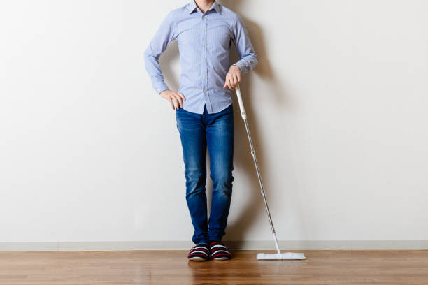 istock Asian men to clean the room 699883254